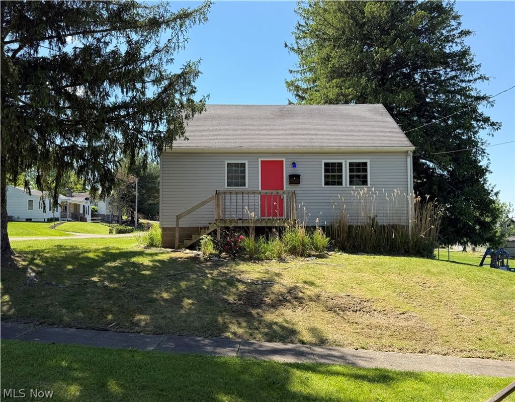 Photo of 124 E King Street, Zanesville, OH 43701 (MLS # 5207909)