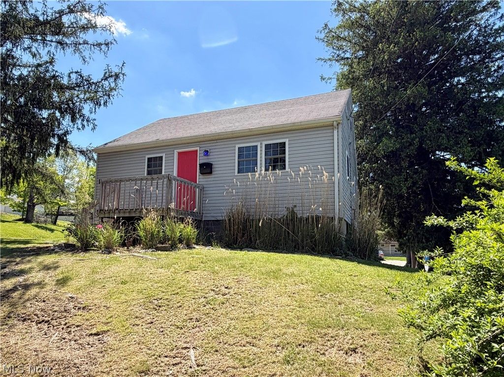 Photo of 124 E King Street, Zanesville, OH 43701 (MLS # 5207909)