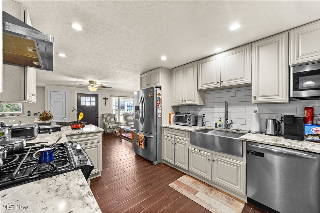 3681 Nagel Road, Avon, Ohio image 20