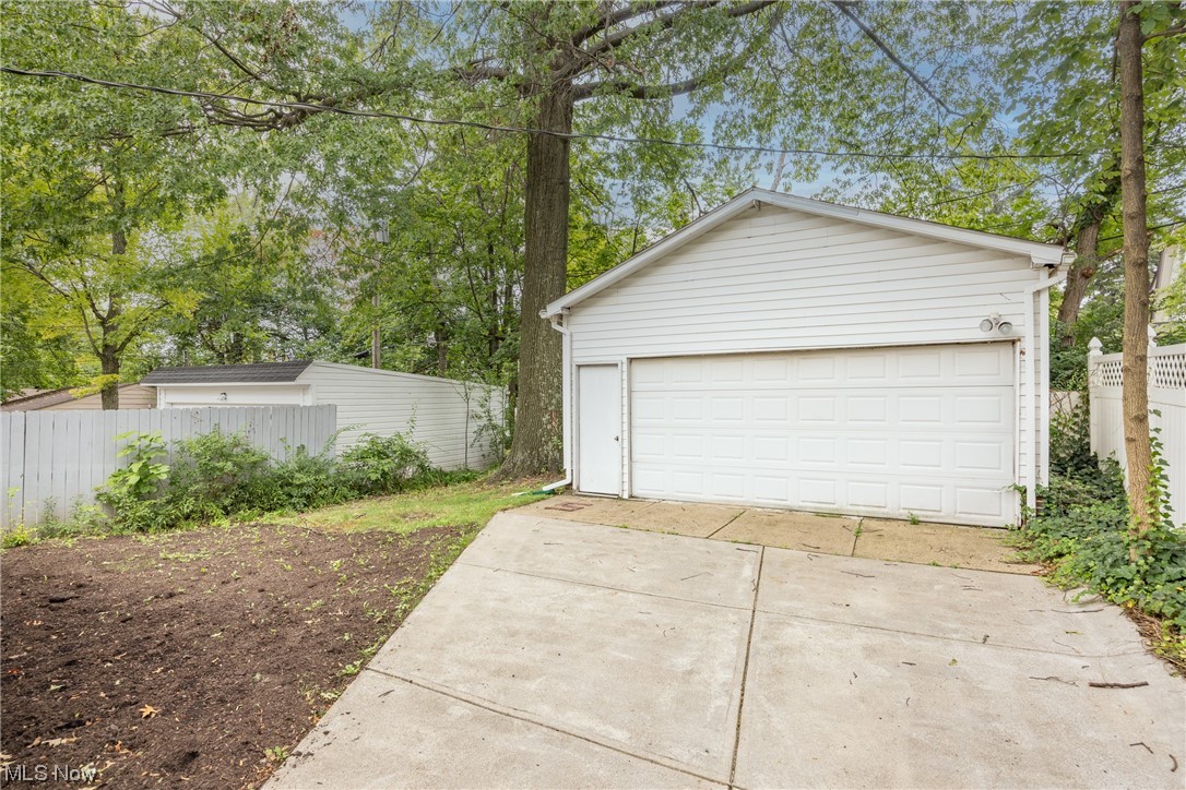 Cleveland Heights Blvd - Residential