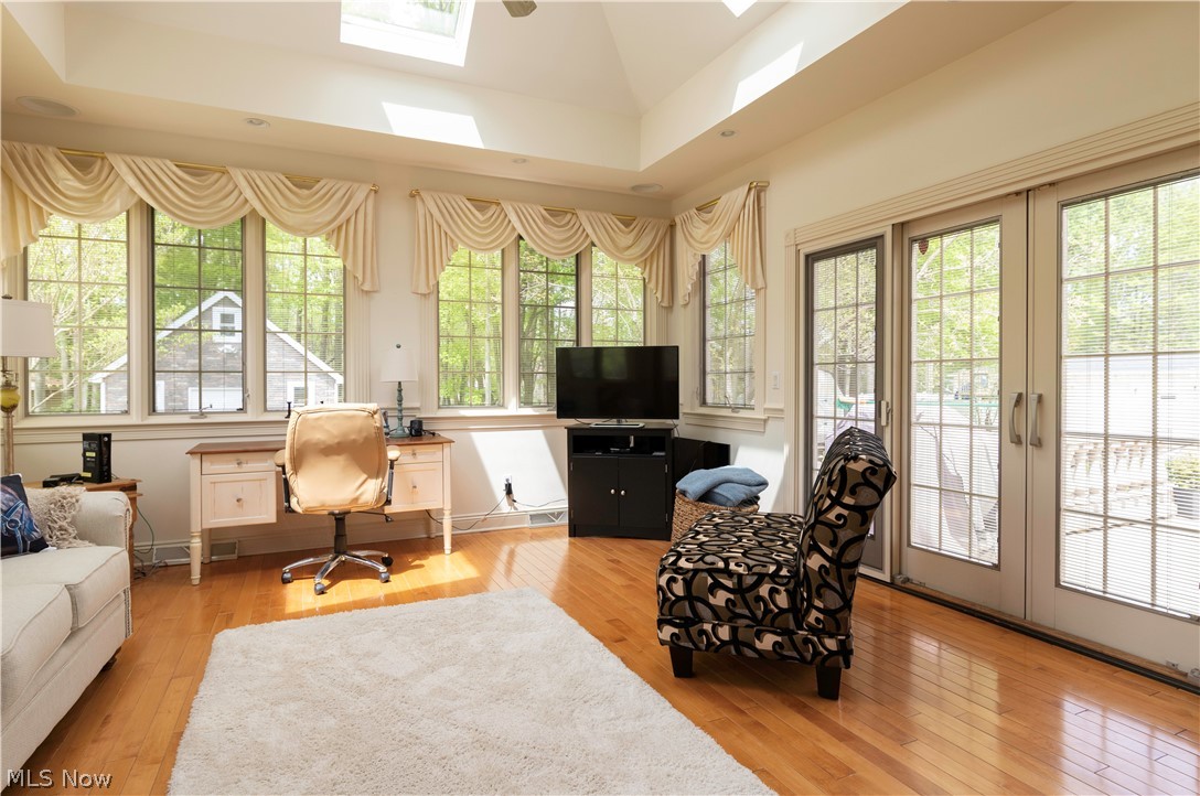 Russo Lakhani 01 Correcti - Residential