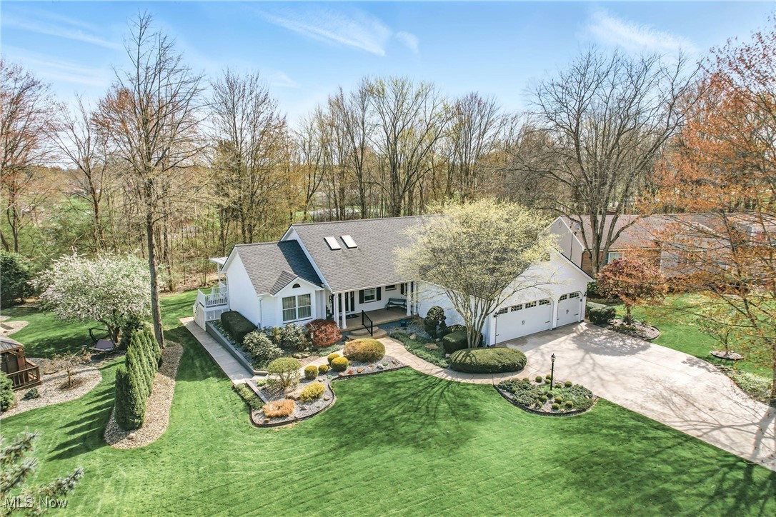 2310 Crestmont Drive, Girard, Ohio image 3
