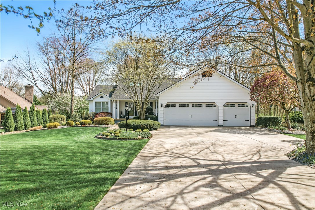 2310 Crestmont Drive, Girard, Ohio image 1