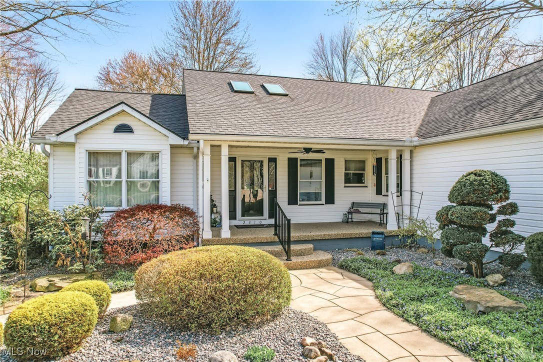 2310 Crestmont Drive, Girard, Ohio image 2