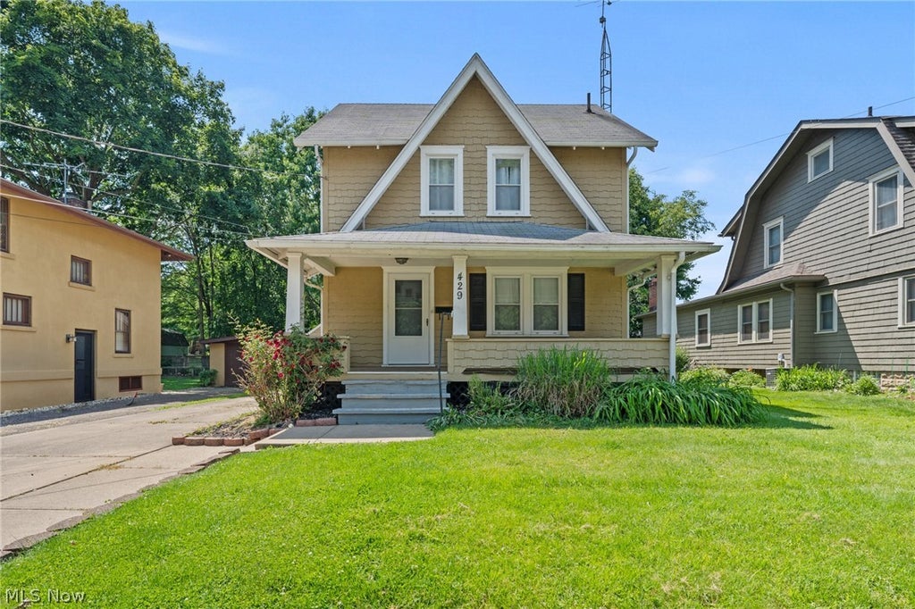 Photo of 429 Werstler Avenue NW, North Canton, OH 44720 (MLS # 5216531)