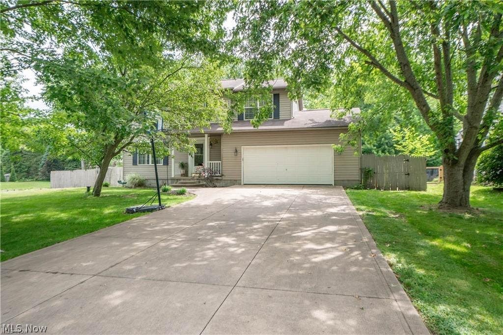 Photo of 11032 Titus Avenue NW, Uniontown, OH 44685 (MLS # 5215111)