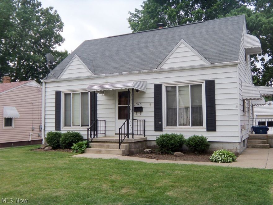 2 Bedroom Cape, near Barberton Summa Hospital, ceiling fans, knotty pine finiished attic, well maintained throughout, nicely finished hardwood floors full basement ready for rec room or family room finish, Newer appliances, stove, refrigerator, microwave, private back yard 1 car garage. near Tuscora Park Very nice condition.