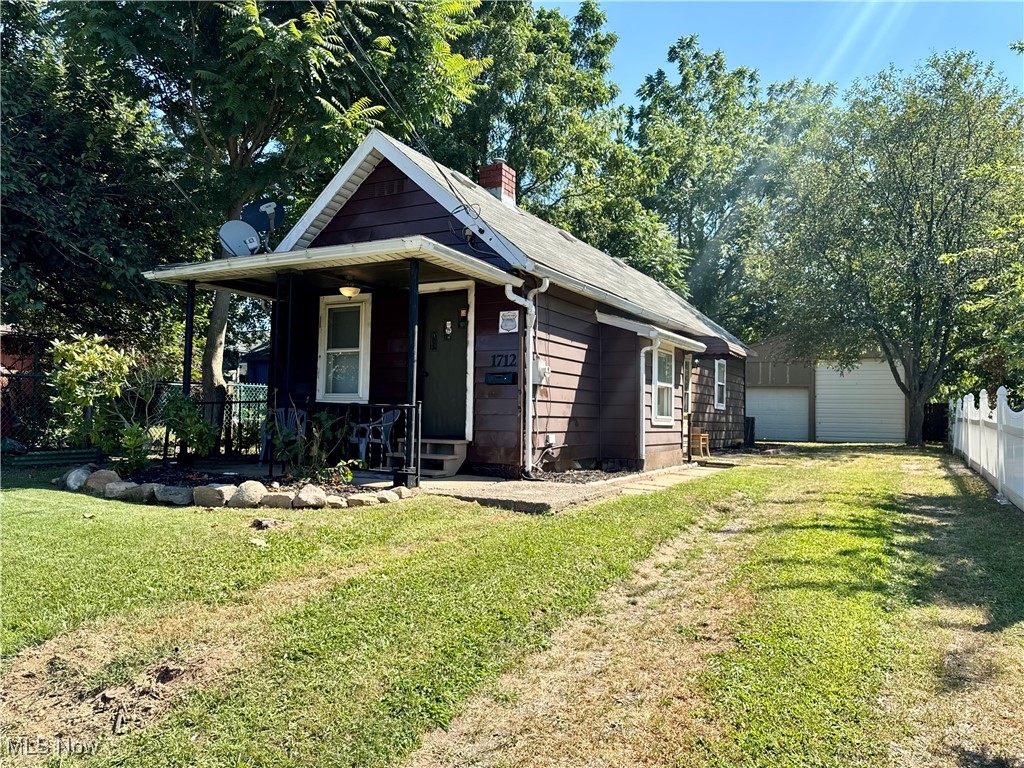 This cozy 1-bedroom, 1-bathroom home in Canton is the perfect option for a first-time buyer, downsizer, or savvy investor. Thoughtfully laid out, the home offers comfortable living with easy maintenance—and the real bonus? A huge 24 by 20 3 car garage that’s ideal for a workshop, extra storage, or car enthusiasts.
Nestled on a manageable lot in a quiet neighborhood, this home offers both privacy and convenience, with shopping, dining, and highway access nearby. Whether you're looking for a low-cost place to call home or a unique income-producing property, this one checks all the boxes. Don’t miss your chance to own this hidden gem with serious garage space!