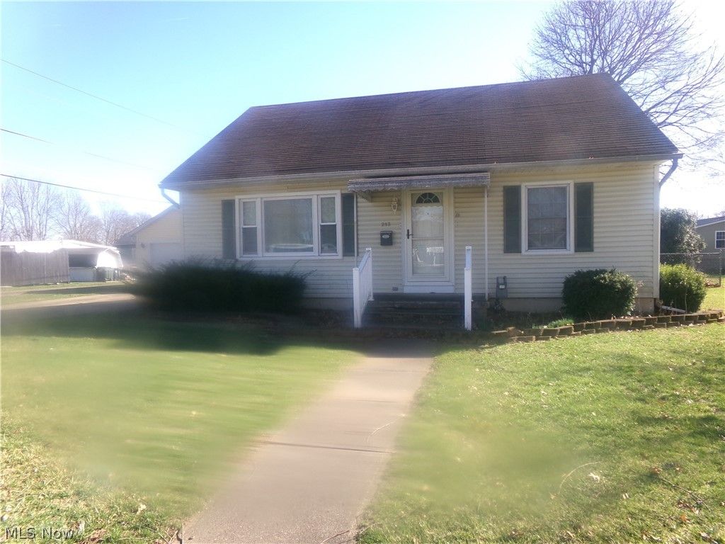 Photo of 213 W Stewart Avenue, West Lafayette, OH 43845 (MLS # 5192119)