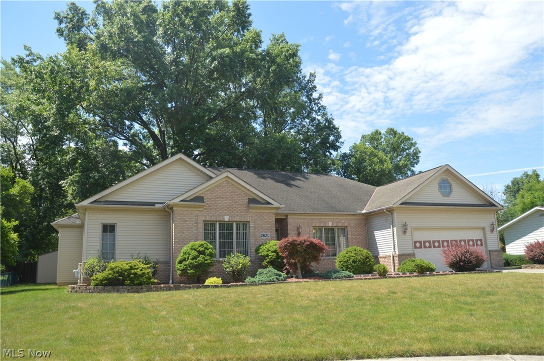 GREAT CULDESAC LOCATION. OWNER LOVES ENJOYABLE SETTING & KEEPING THE WINDOWS OPEN. BRICK EDGING ADDED TO FRONT WALK WAY. WELL CARED FOR HOME... CONVENIENT ONE FLOOR LIVING.
NATURAL 3/4" WHITE OAK WOOD FLOORS ADDED IN 2020 IN GREAT ROOM, DINING ROOM, & 3 BEDROOMS. HOTWATER HEATER MARCH 2024. JACK & JILL BEDROOMS WITH BATH.
2 LEVEL SUMP PUMP WITH BACK UP. INTERIOR WALLS PAINTED IN2023 IN GR, DR, KITCHEN , HALLS & POWDER ROOM.
TOUCH FAUCETS ADDED IN KITCHEN & LAUNDRY 2024. TOILETS NEW TOILETS IN 2023 IN POWDER ROOM & JACK & JILL BATH.
DRYER REPLACED IN 2022. Tax amount TBD.
EASY ACCESS TO TO SHOPPING & I77 FREEWAY SYSTEM. MIDWAY BETWEEN AKRON & DOWNTOWN CLEVELAND. No showings until Sunday, 7/21/2024 because the seller in in the process of packing.