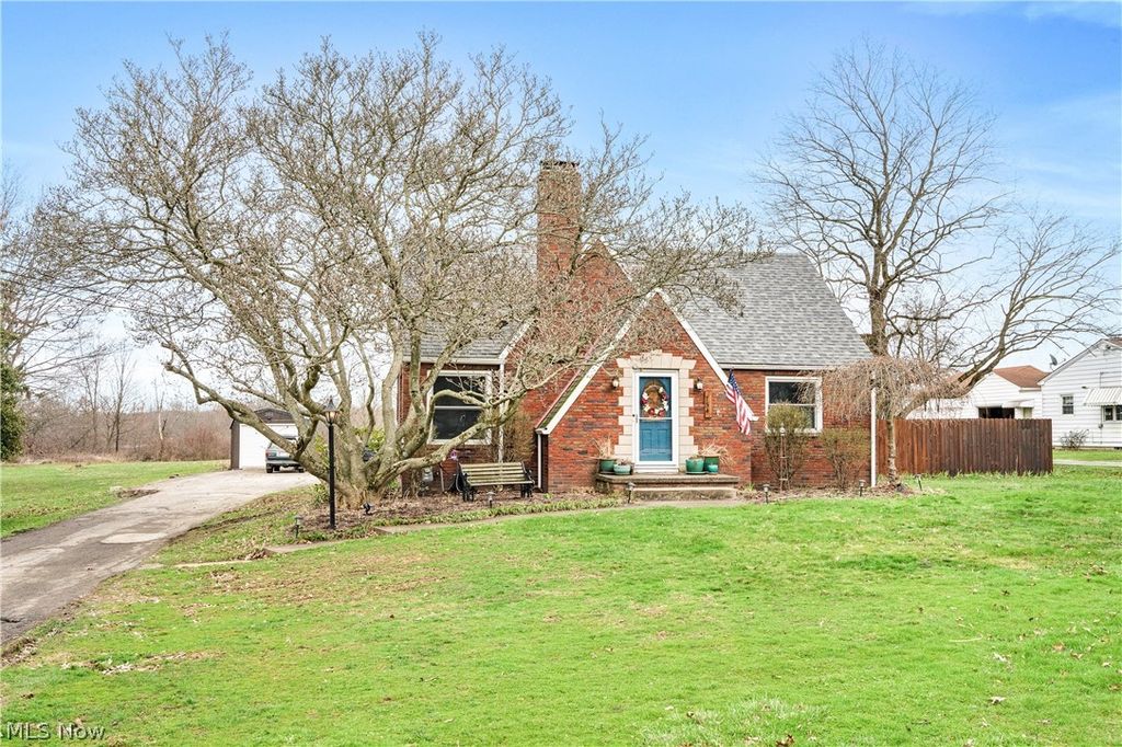 Photo of 754 Fairfield Avenue, Columbiana, OH 44408 (MLS # 5195142)