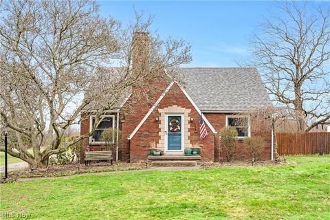 Homes For Sale - 754 Fairfield Avenue<br/> Columbiana, OH 44408