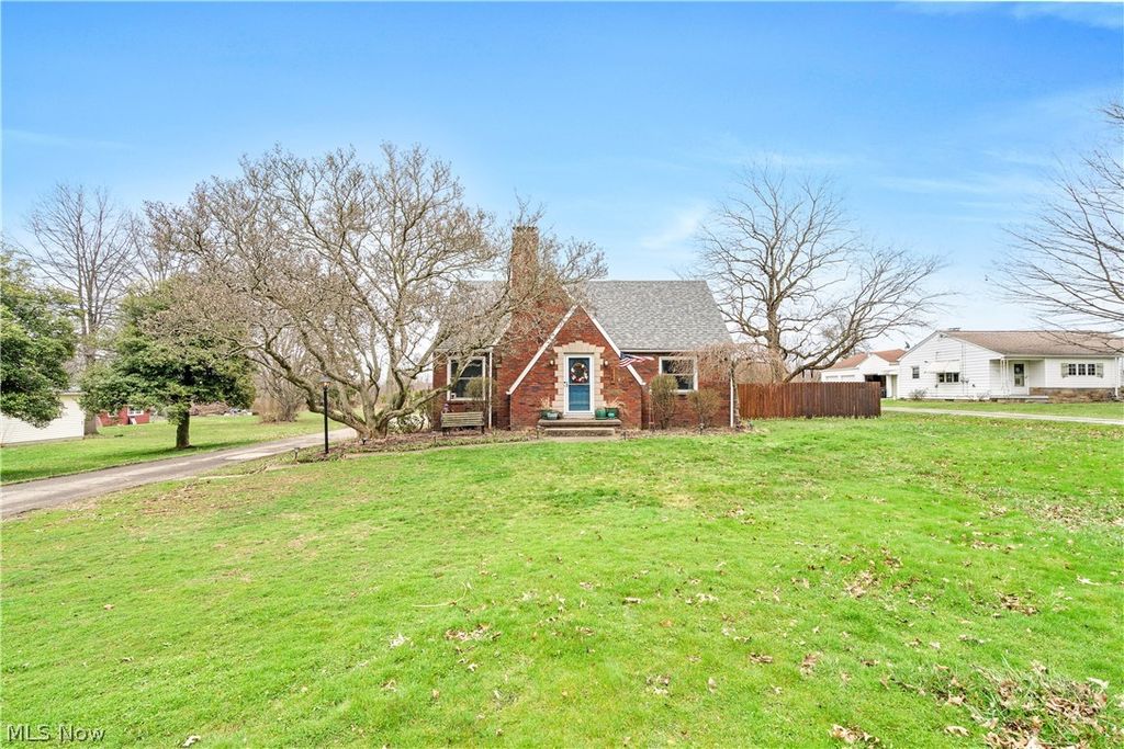 Photo of 754 Fairfield Avenue, Columbiana, OH 44408 (MLS # 5195142)