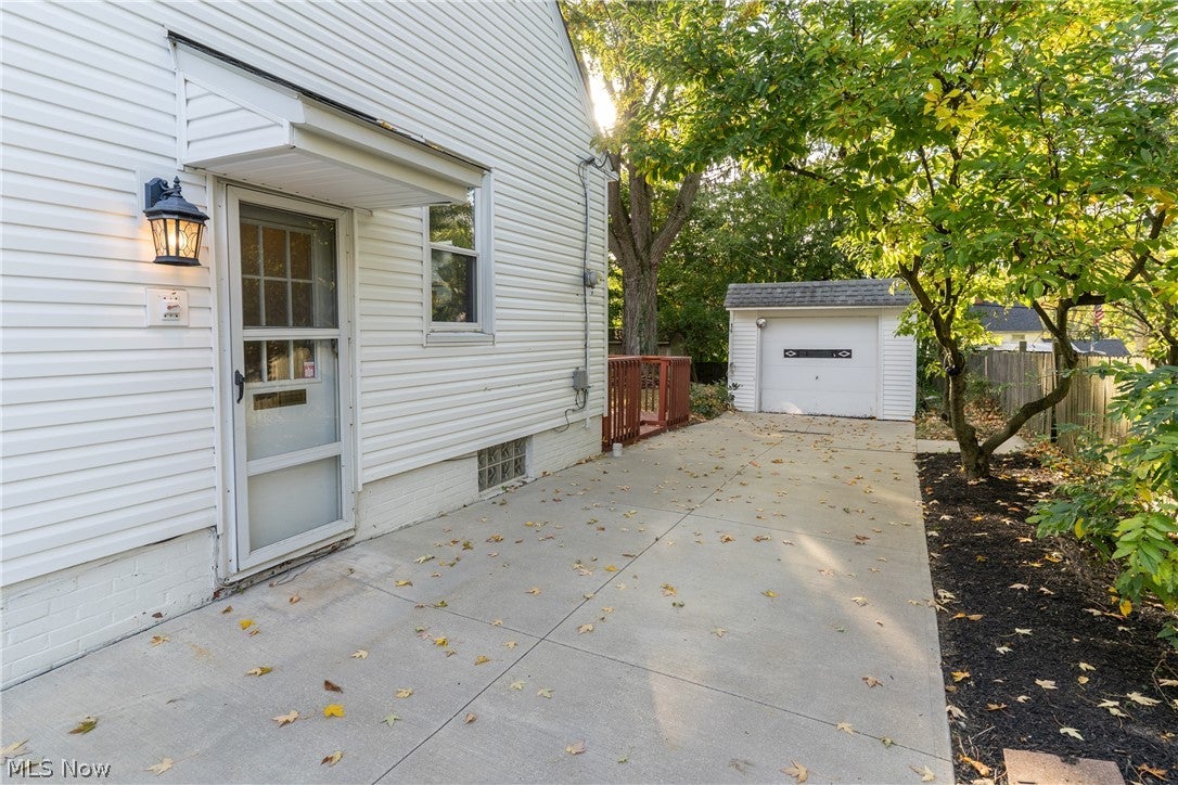 1592 Laclede Road