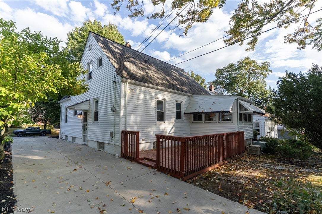 1592 Laclede Road