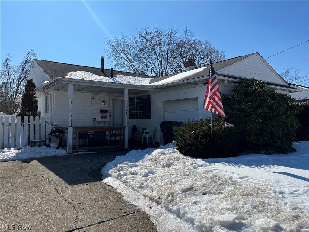 Photo of 514 6th Street NW, North Canton, OH 44720 (MLS # 5187516)