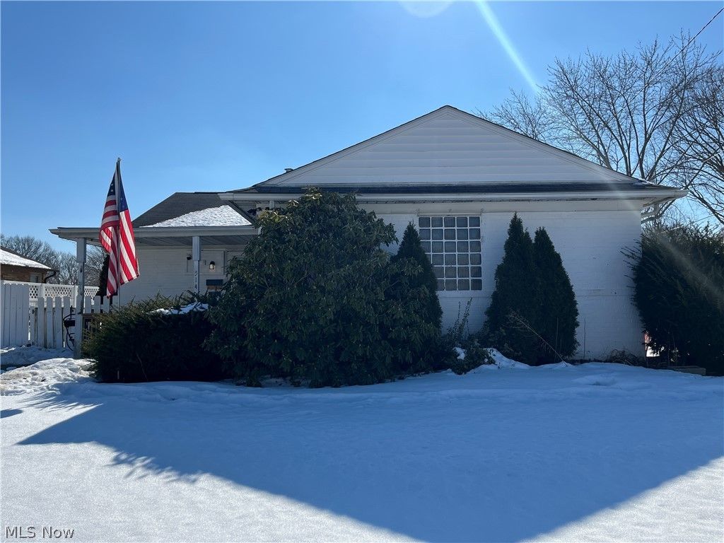Photo of 514 6th Street NW, North Canton, OH 44720 (MLS # 5187516)