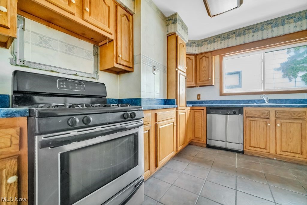 1586 E 86th Street, Cleveland, Ohio image 16