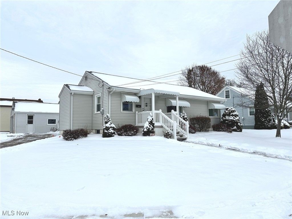 Photo of 492 Fair Oaks Avenue NW, North Canton, OH 44720 (MLS # 5177462)