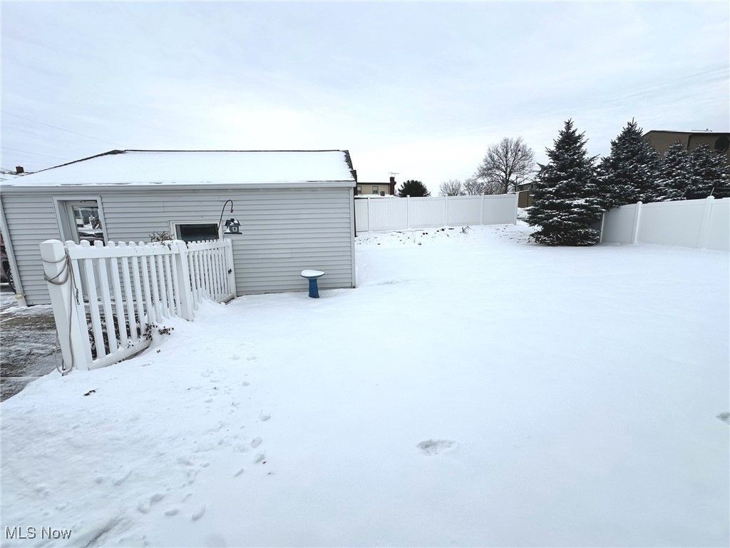 Photo of 492 Fair Oaks Avenue NW, North Canton, OH 44720 (MLS # 5177462)