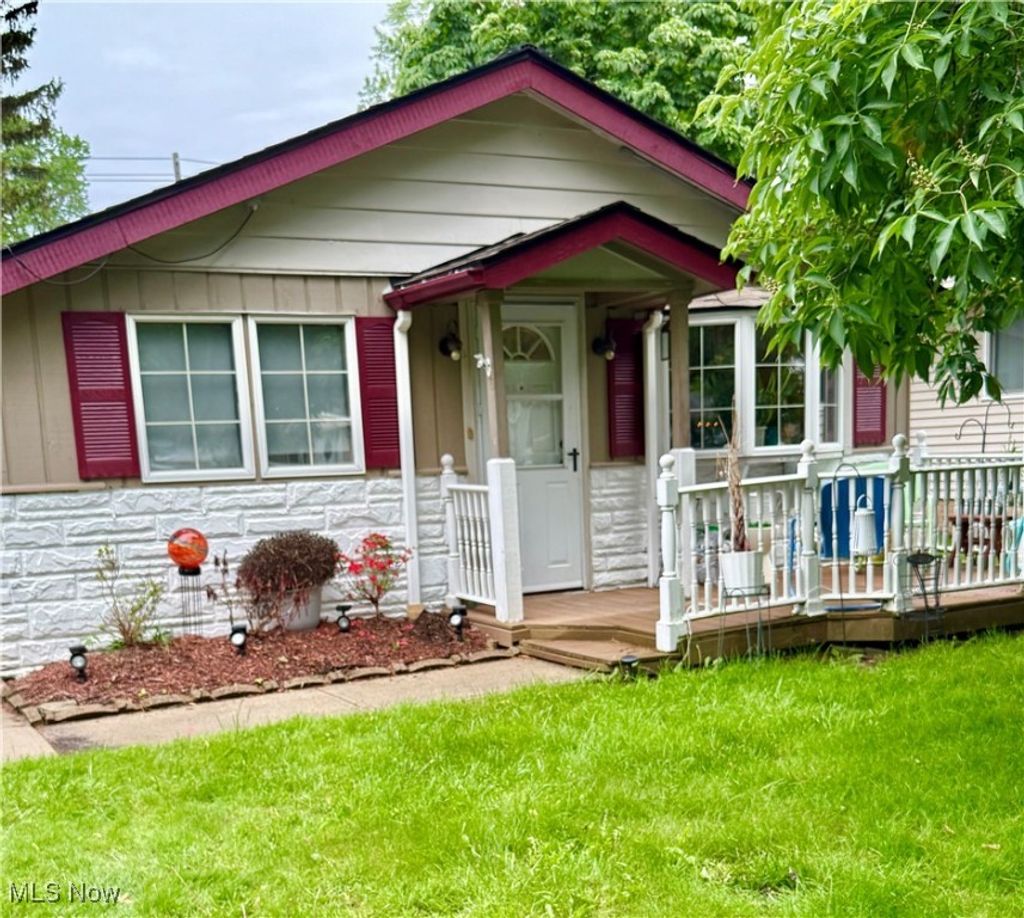 Photo of 5435 Whitehaven Avenue, North Olmsted, OH 44070 (MLS # 5180146)