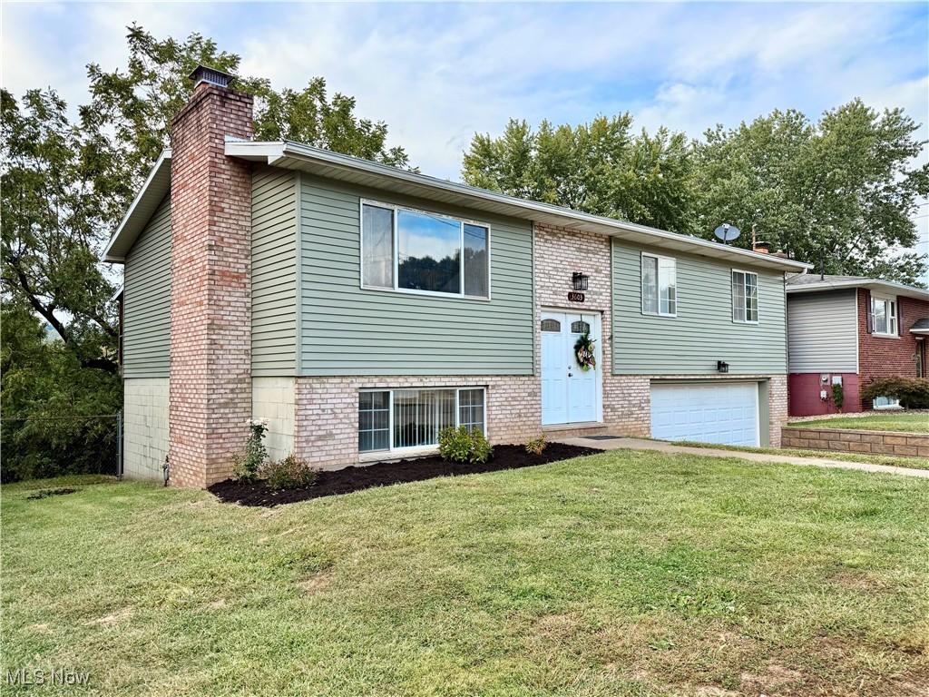 If convenience is key, you need to see this charming split-level home in Vienna—just a short stroll to the park, golf course, library, grocery, and more. Featuring 3 bedrooms and 2.5 baths, this home offers a spacious layout with comfort and convenience at every turn. The eat-in kitchen provides room for everyday meals, while the formal dining room is waiting to host your holiday gatherings. The lower-level den is the perfect hangout space for game nights or football season, and a formal living room provides even more room for family and friends. The primary bedroom includes a private half bath, and easy-care vinyl flooring runs throughout the home for simple upkeep. Enjoy outdoor living with a large fenced yard, sunny deck, and a screened porch that’s destined to be your favorite spot for sunsets and relaxing views. A two-stall garage, extra parking, and a low-maintenance exterior add to the home’s appeal.
With thoughtful updates and a location that puts everything within reach, this Vienna home deserves a spot at the top of your tour list!