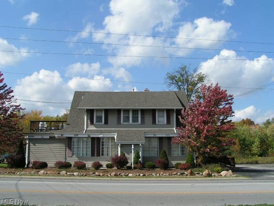 Former Streetside Cafe
2 Story building with 2,000 SF on main level and 1200 SF on second level
Main level has a bar and remaining equipment, kitchen area, walk-in cooler, and 2 restrooms.  
Building needs restoration.
Large parking area
Zoning is general business district