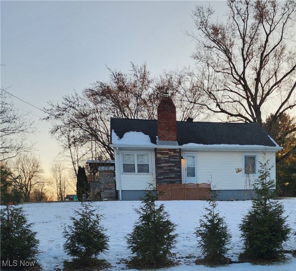 Photo of 18883 Center Street, North Benton, OH 44449 (MLS # 5176995)