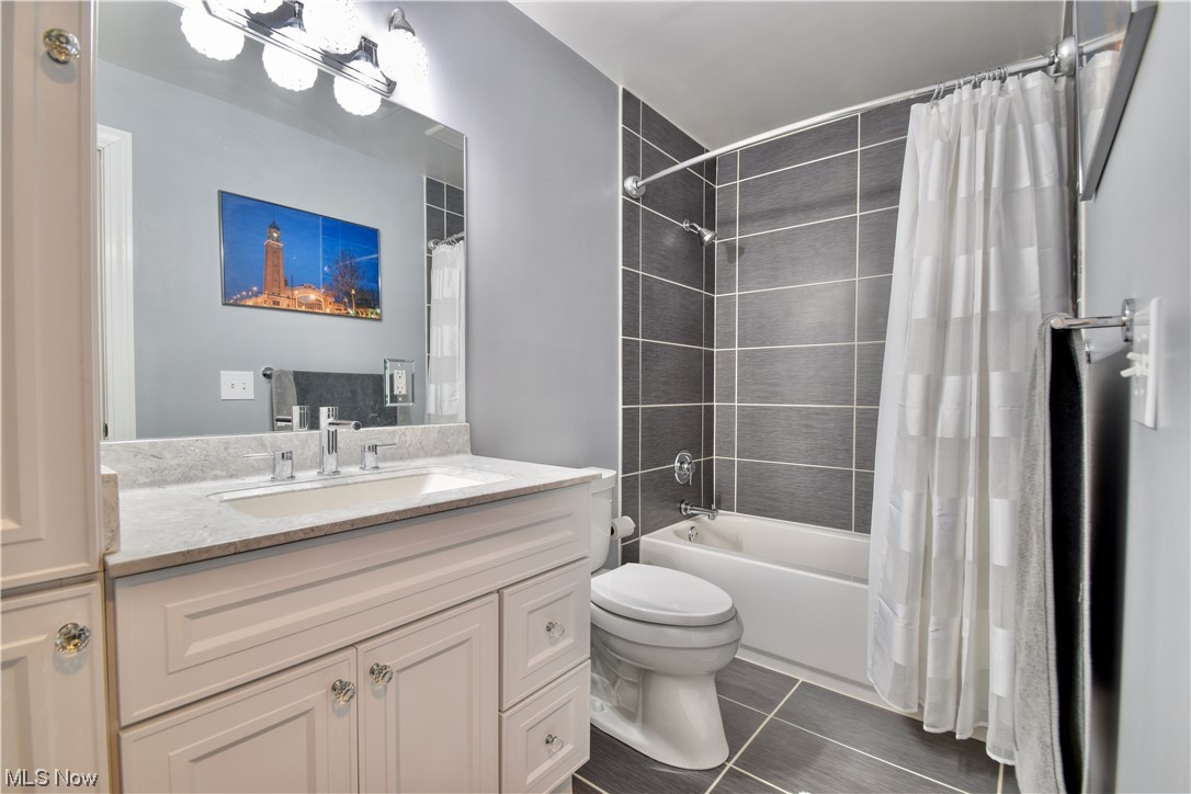 Deepwood Condo - Residential