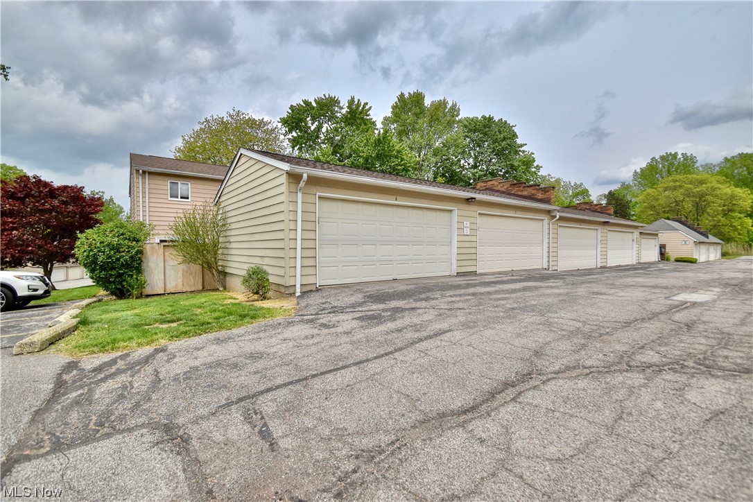 Deepwood Condo - Residential