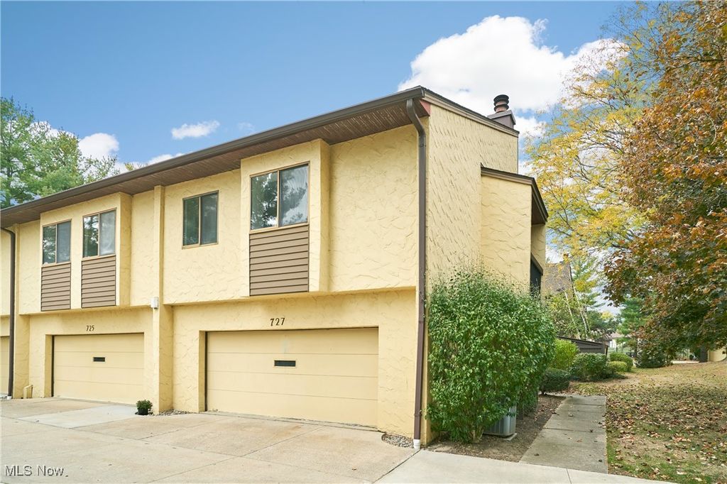 Photo of 727 Hampton Ridge Drive, Akron, OH 44313 (MLS # 5168374)