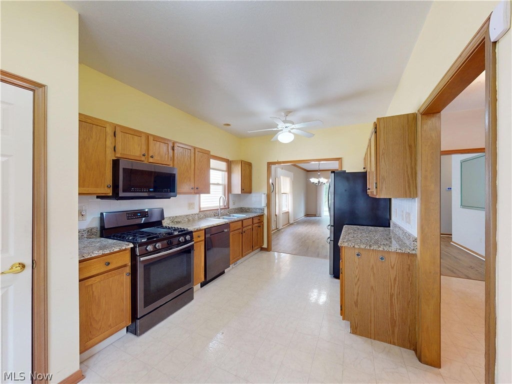 285 Village Drive 23