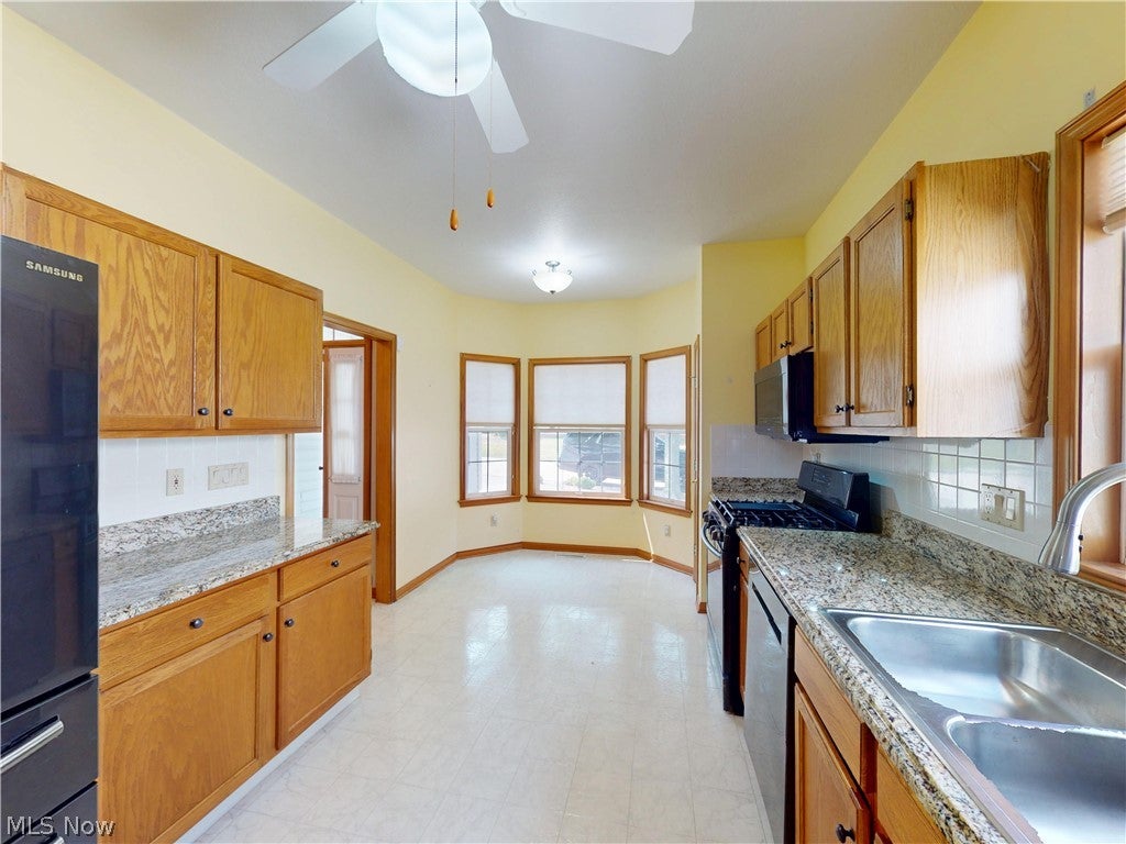 285 Village Drive 23