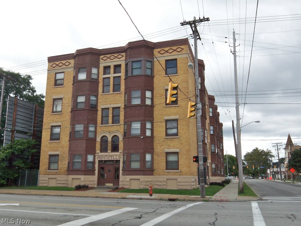 Great opportunity to own a solid, well maintained building in the heart of the City on one of the main arteries. Building has 24 suites with one occupied by a resident manager. Owner pays water, sewer & trash & tenant's pay own electrical & gas. Separate furnaces in each unit. One furnace in basement for basement & some common area. Property has not been on the market in over 37 years so it has a very stable history.
