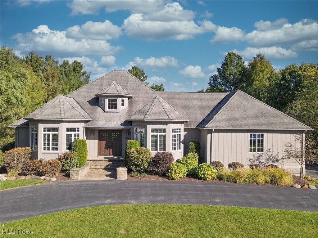 Photo of 30199 Shaker Boulevard, Pepper Pike, OH 44124 (MLS # 5163781)