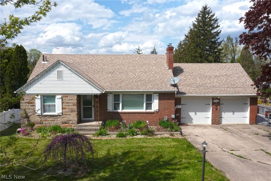 Adorable, updated cape cod located in Mansfield city school district. This home features 3 bedrooms and 3 full bathrooms. Inside features new granite countertops, updated bathrooms  and flooring. Conveniently located to downtown Mansfield and easy access to I-71.