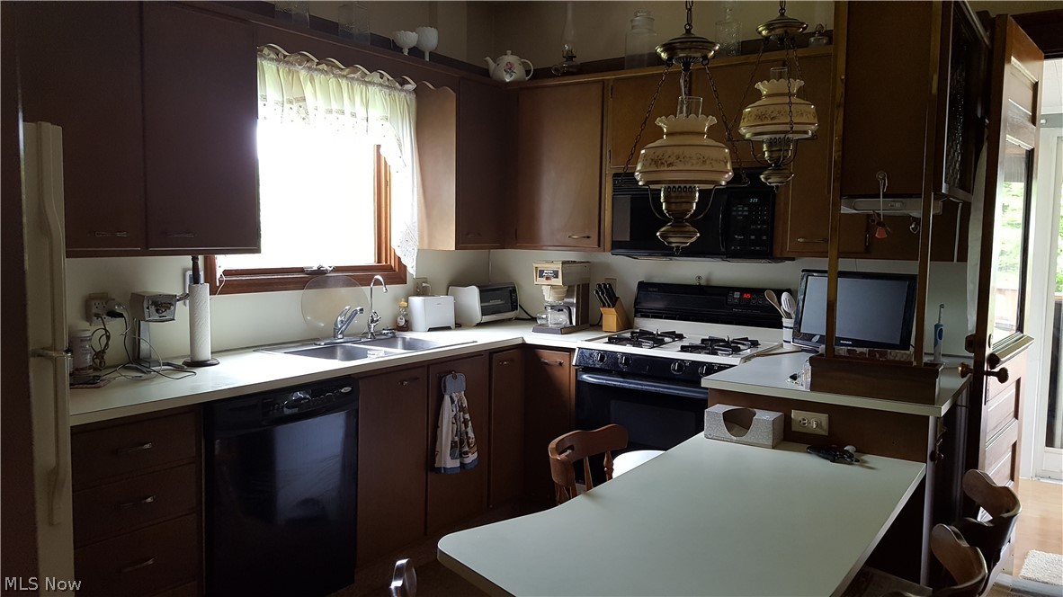 Brookfield Township, Ohio 44438, United States, 3 Bedrooms Bedrooms, ,2 BathroomsBathrooms,Residential,Active,53855