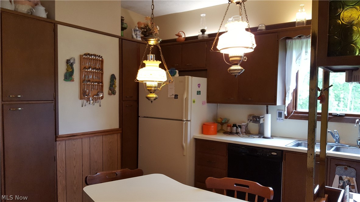 Brookfield Township, Ohio 44438, United States, 3 Bedrooms Bedrooms, ,2 BathroomsBathrooms,Residential,Active,53855