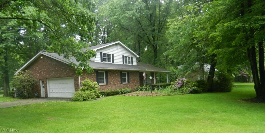 A beautiful home with lots of space - 3 bedrooms, additional first floor room for office, den or playroom. A master bedroom with master bath. A great location, feel as if you are living in the country at the end of a cul-de-sac. The home is less then 3 miles to schools, shopping, University of Mount Union and Alliance Community Hospital. A home warranty and septic warranty that transfers to new owners. Also a two car garage with additional storage.