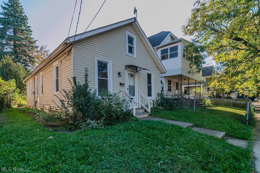 3709 E 69th Street