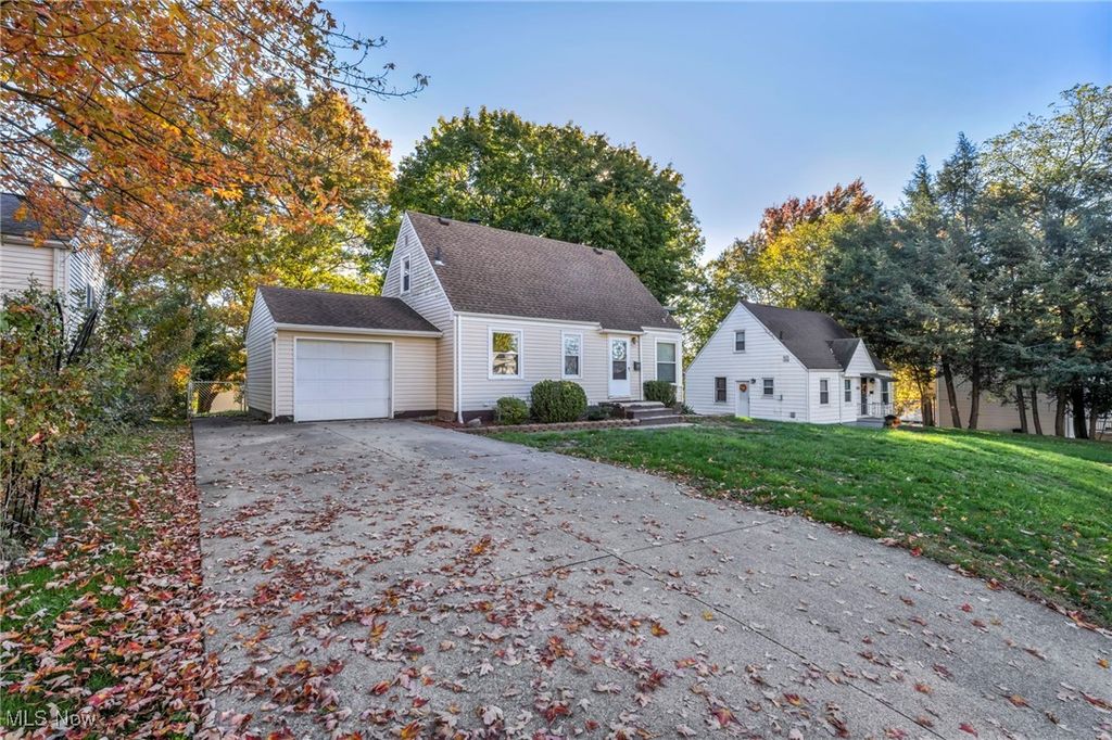 Photo of 347 Moody Street, Akron, OH 44305 (MLS # 5167098)