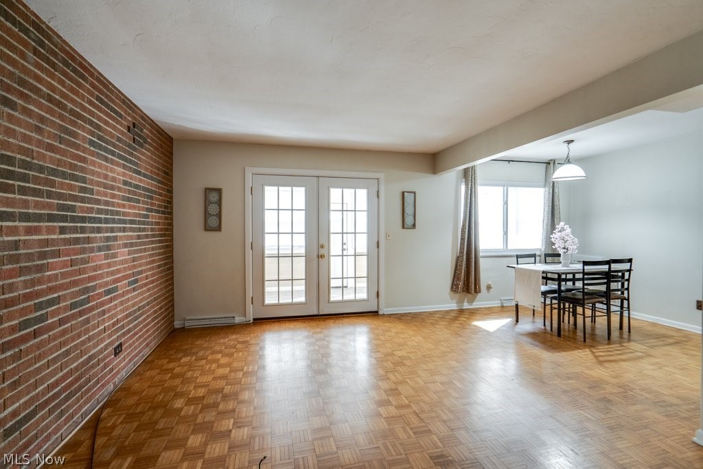 Country Club Condo - Residential