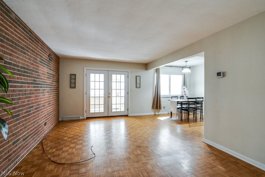 Country Club Condo - Residential