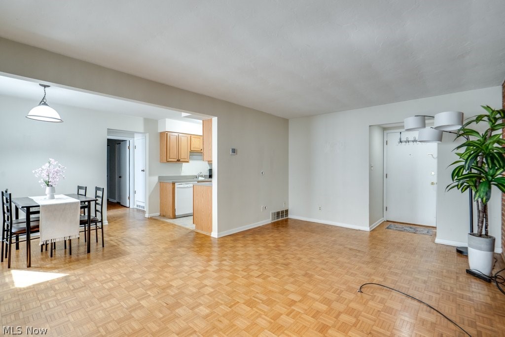 Country Club Condo - Residential