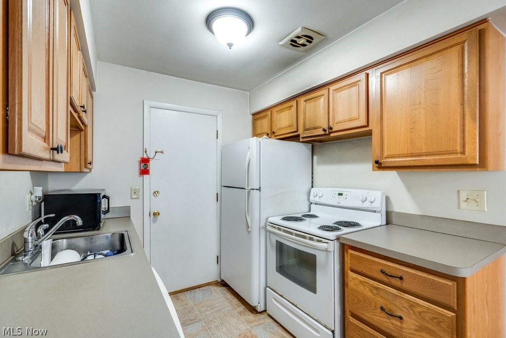 Country Club Condo - Residential