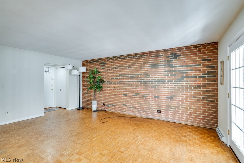 Country Club Condo - Residential