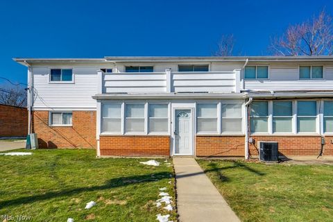 Condo For Sale - 25600 Country Club Boulevard #4<br/> North Olmsted, OH 44070