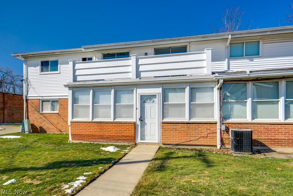 Country Club Condo - Residential