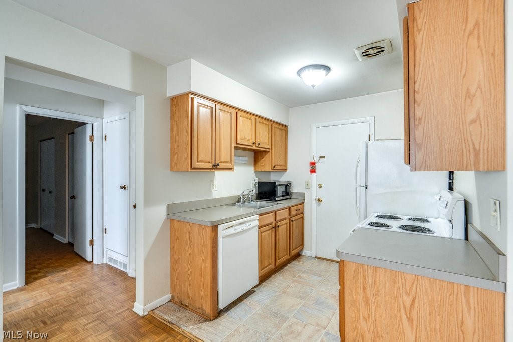 Country Club Condo - Residential