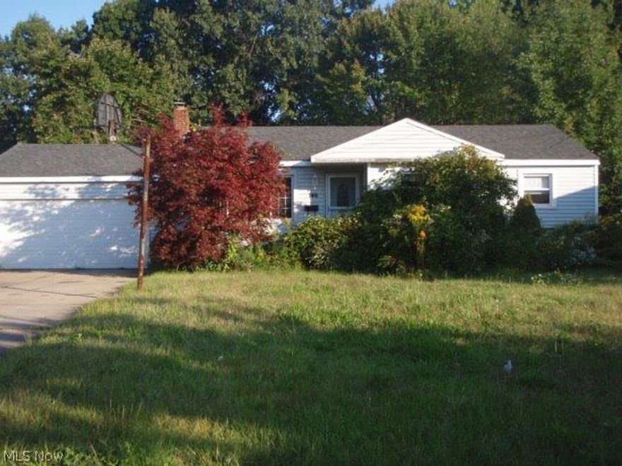 fantastic little 3 bedroom starter or perfect investment on Youngstowns westside, full basement and attached garage, over 1000 square foot and maintenance free exterior, must see this one today